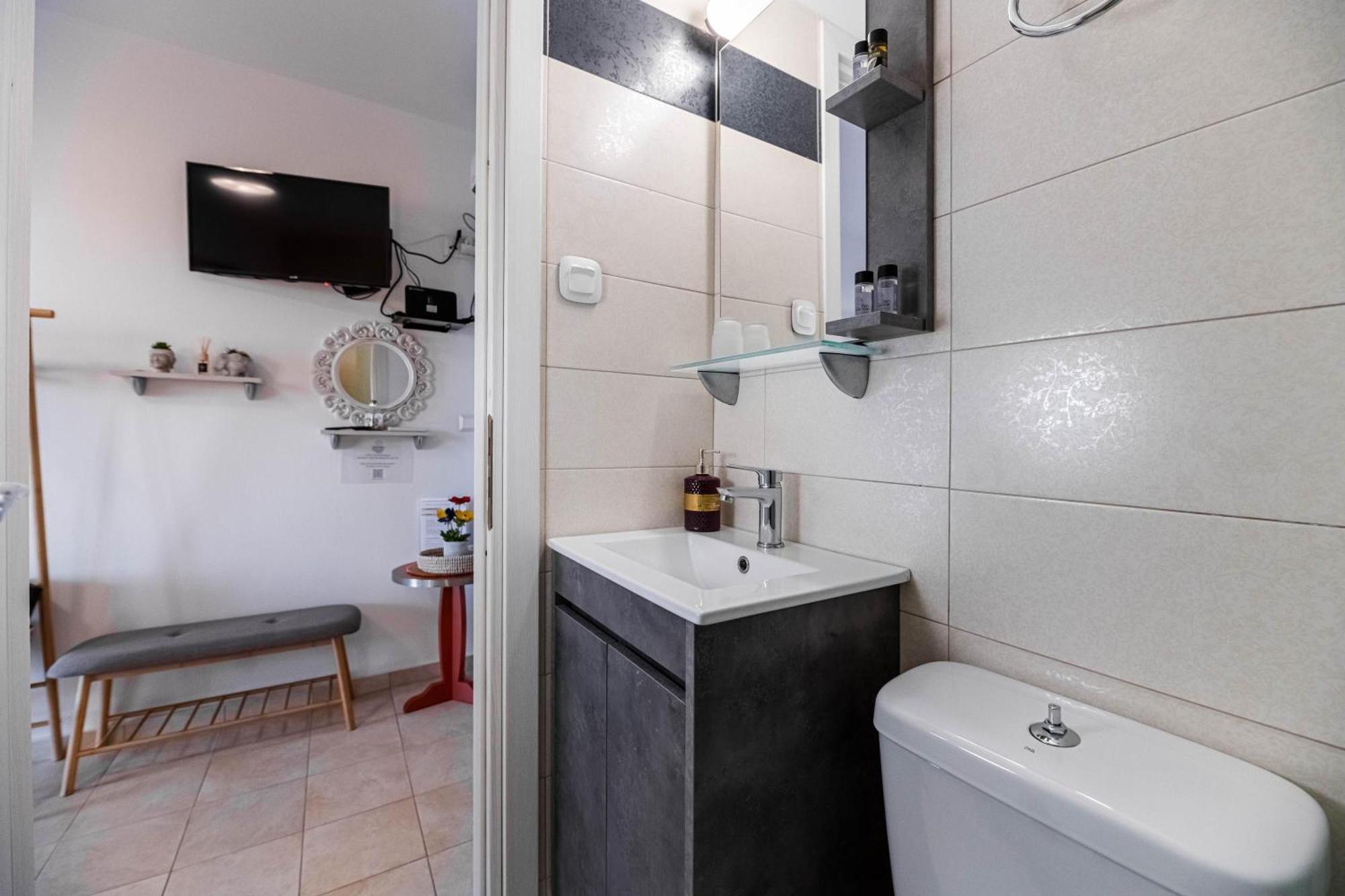 Aperanto Galazio Apartment Archangelos  Esterno foto